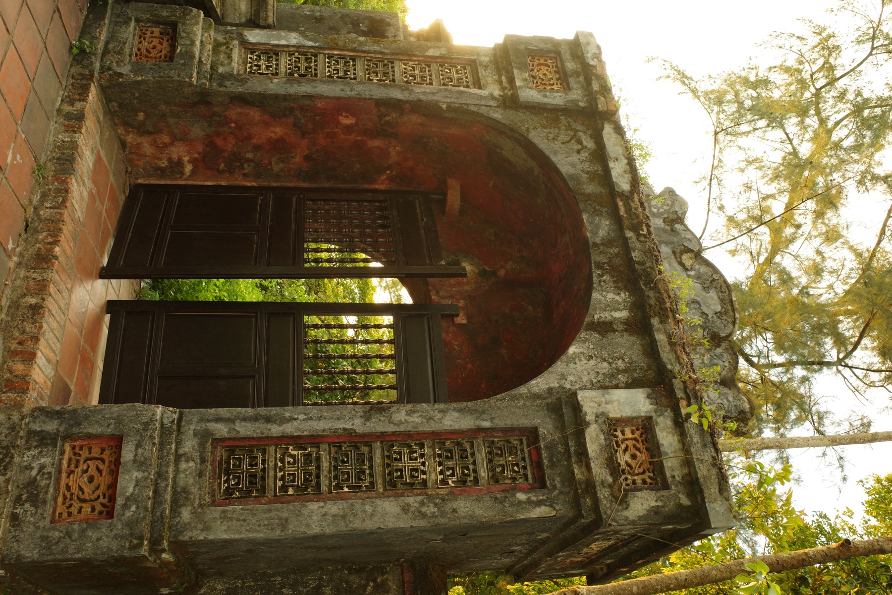 Old temple gate, Huế